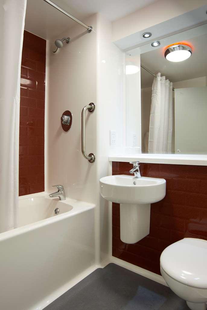 Travelodge London Crystal Palace Buitenkant foto
